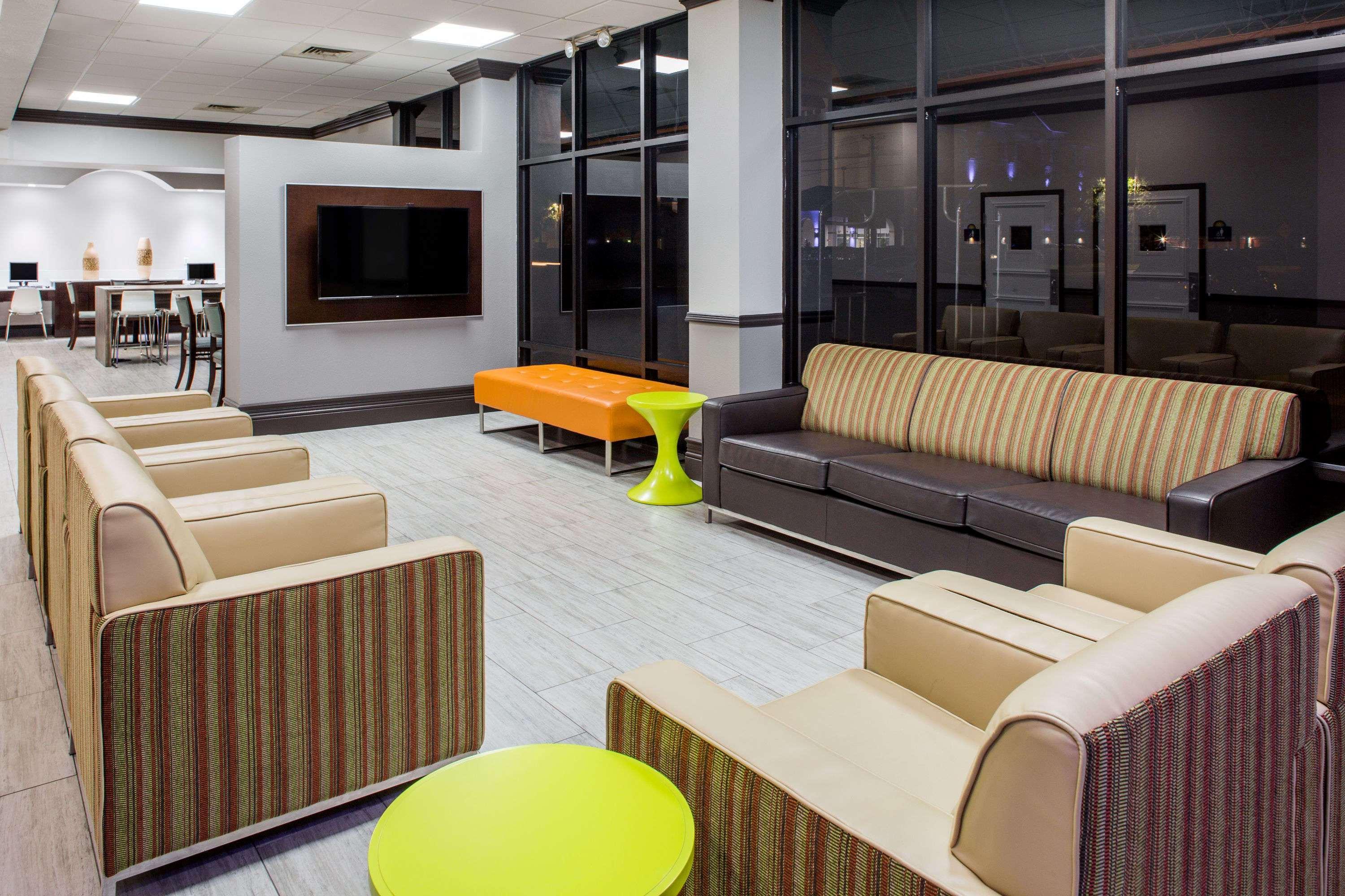 Days Inn & Suites By Wyndham Orlando Airport Экстерьер фото
