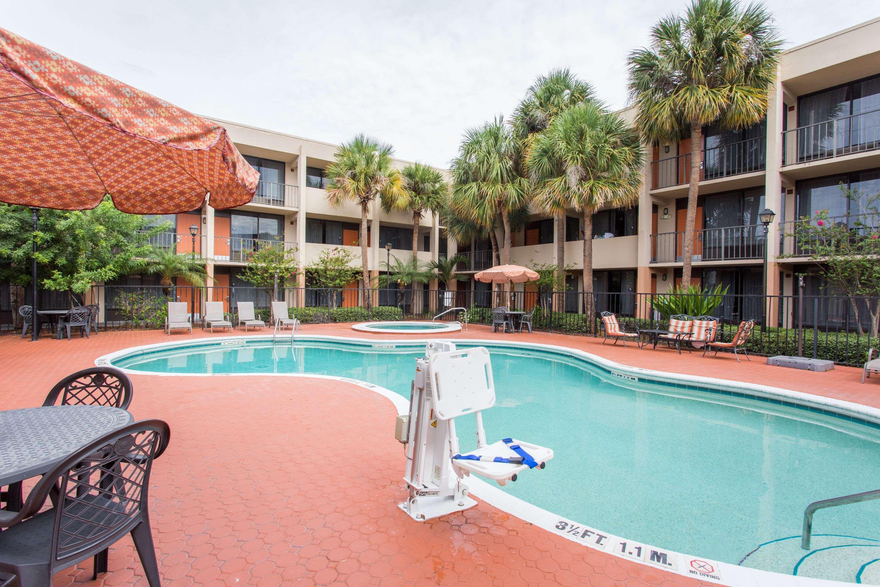 Days Inn & Suites By Wyndham Orlando Airport Экстерьер фото