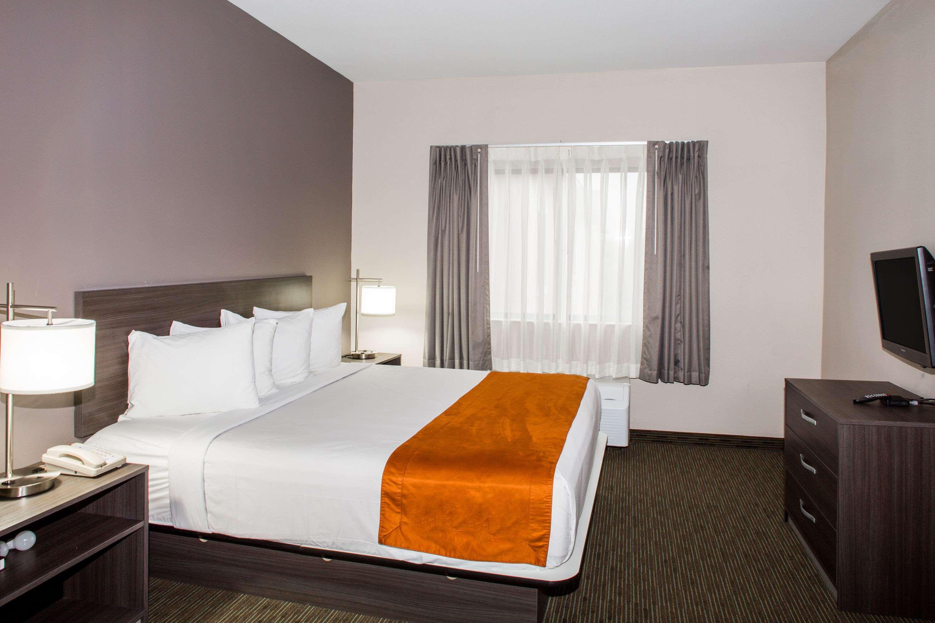 Days Inn & Suites By Wyndham Orlando Airport Экстерьер фото
