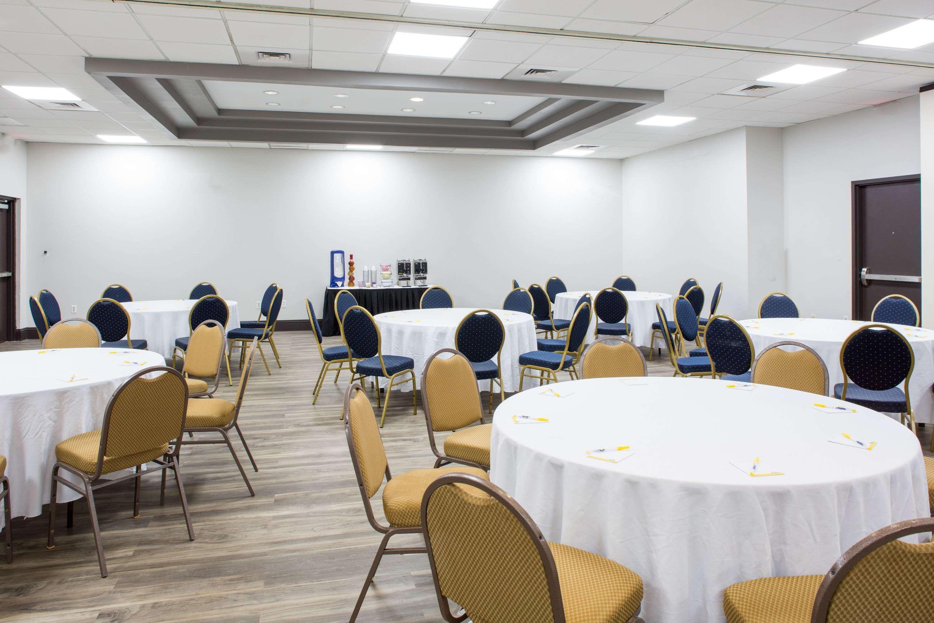 Days Inn & Suites By Wyndham Orlando Airport Экстерьер фото