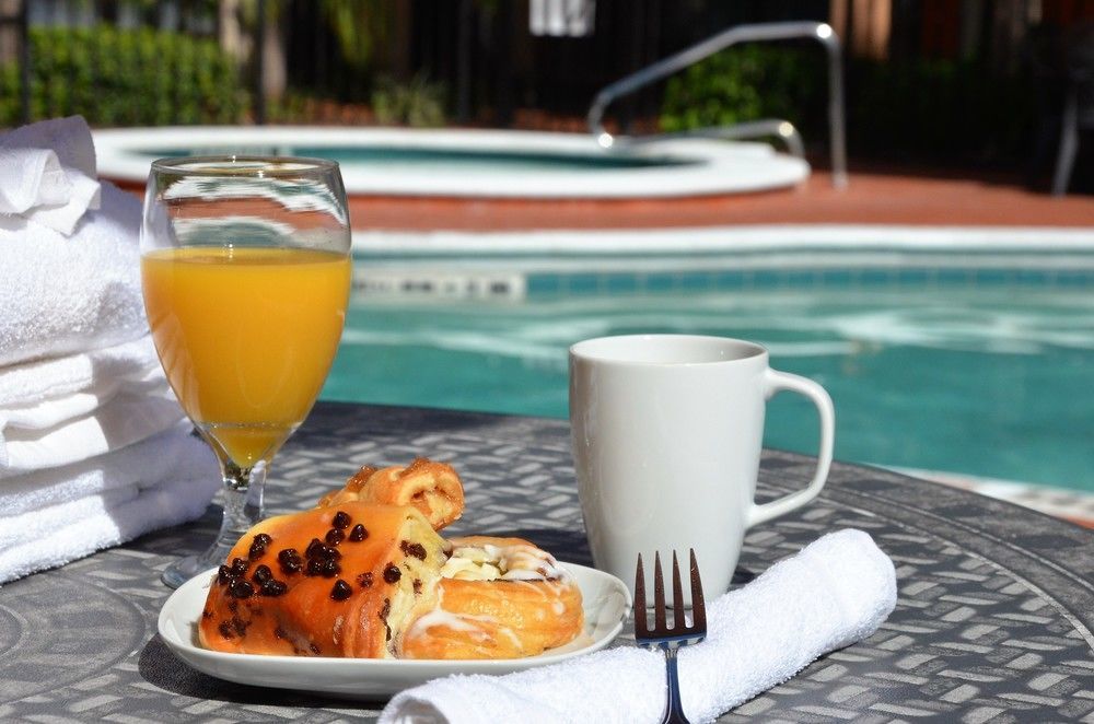 Days Inn & Suites By Wyndham Orlando Airport Экстерьер фото