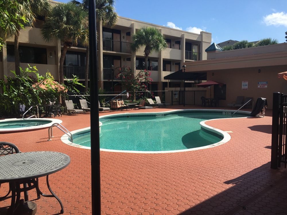 Days Inn & Suites By Wyndham Orlando Airport Экстерьер фото