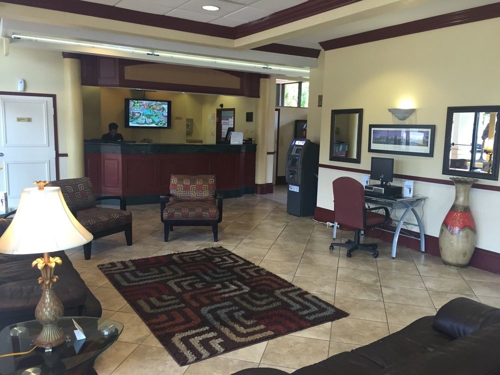 Days Inn & Suites By Wyndham Orlando Airport Экстерьер фото