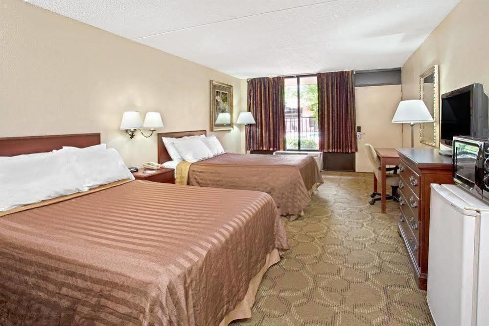 Days Inn & Suites By Wyndham Orlando Airport Экстерьер фото
