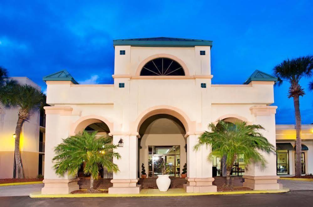 Days Inn & Suites By Wyndham Orlando Airport Экстерьер фото