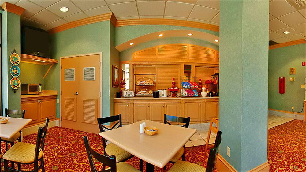 Days Inn & Suites By Wyndham Orlando Airport Экстерьер фото